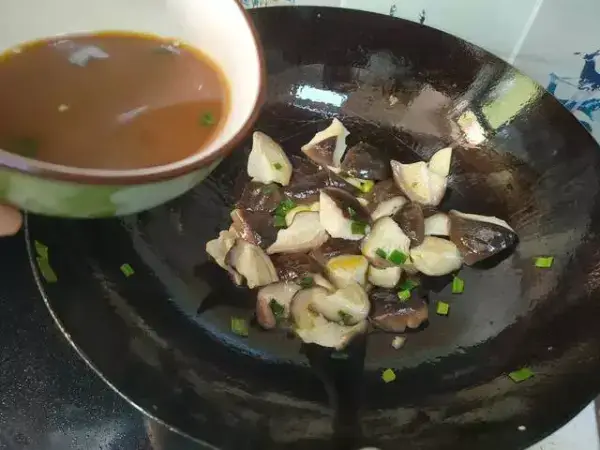 香菇油菜的做法，做法簡單，好吃又好看